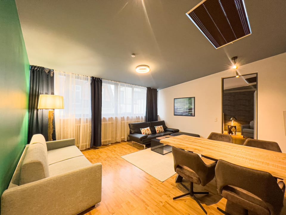 Communal lounge/ TV room, TV and multimedia, Living room, Seating area, Dining area, hair dresser