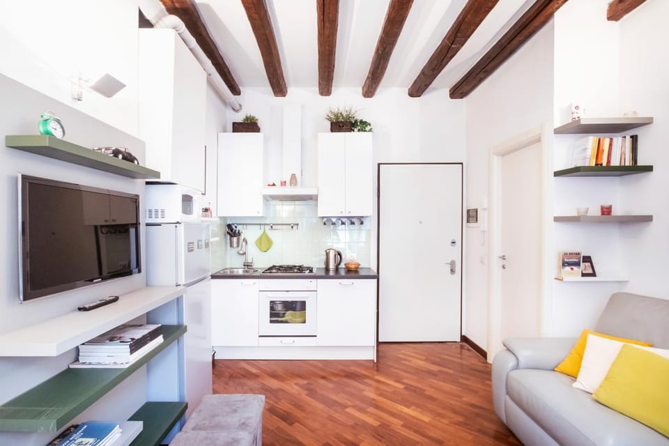 TV and multimedia, Kitchen or kitchenette, Living room, Seating area