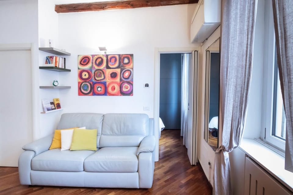 Living room, Seating area, air conditioner