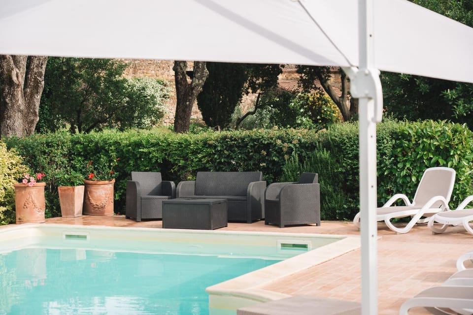 Swimming pool, sunbed