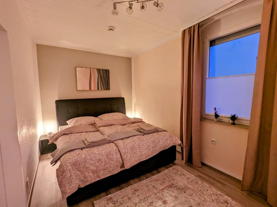 Bed, Photo of the whole room, Bedroom, internet, internet, wardrobe
