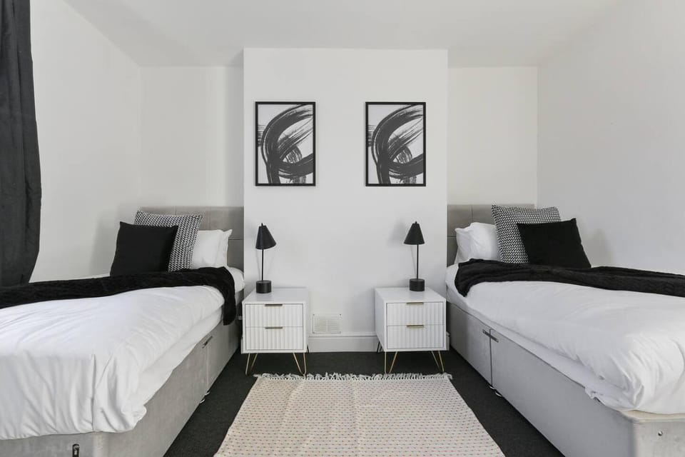 TOP location WiFi Parking Close to NFFC &Cricket House in Nottingham