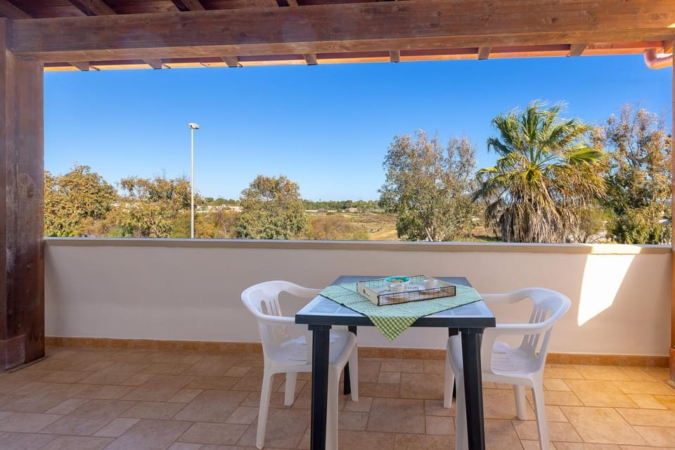 Property building, Balcony/Terrace, Lake view
