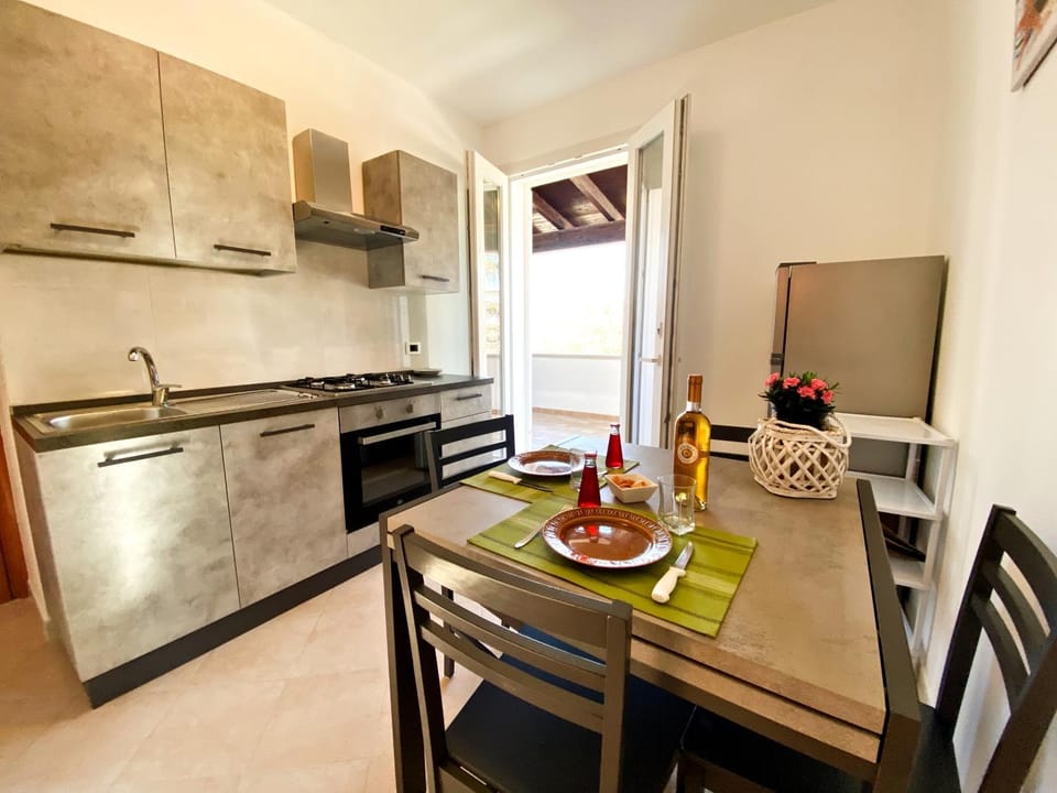 Kitchen or kitchenette, Living room, Seating area, kitchen