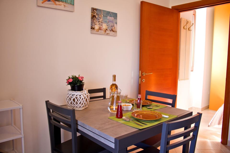 Day, Living room, Seating area