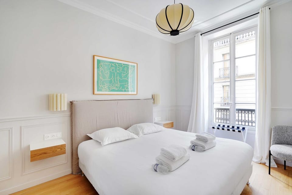 Appartement Moderne Champs-Elysées - Saint Honoré Apartment in Paris