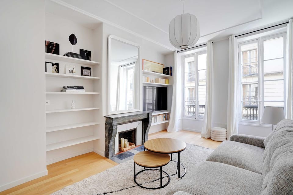 Appartement Moderne Champs-Elysées - Saint Honoré Apartment in Paris