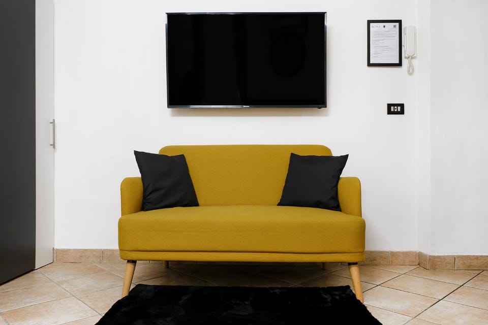 Communal lounge/ TV room, TV and multimedia, Living room, Seating area