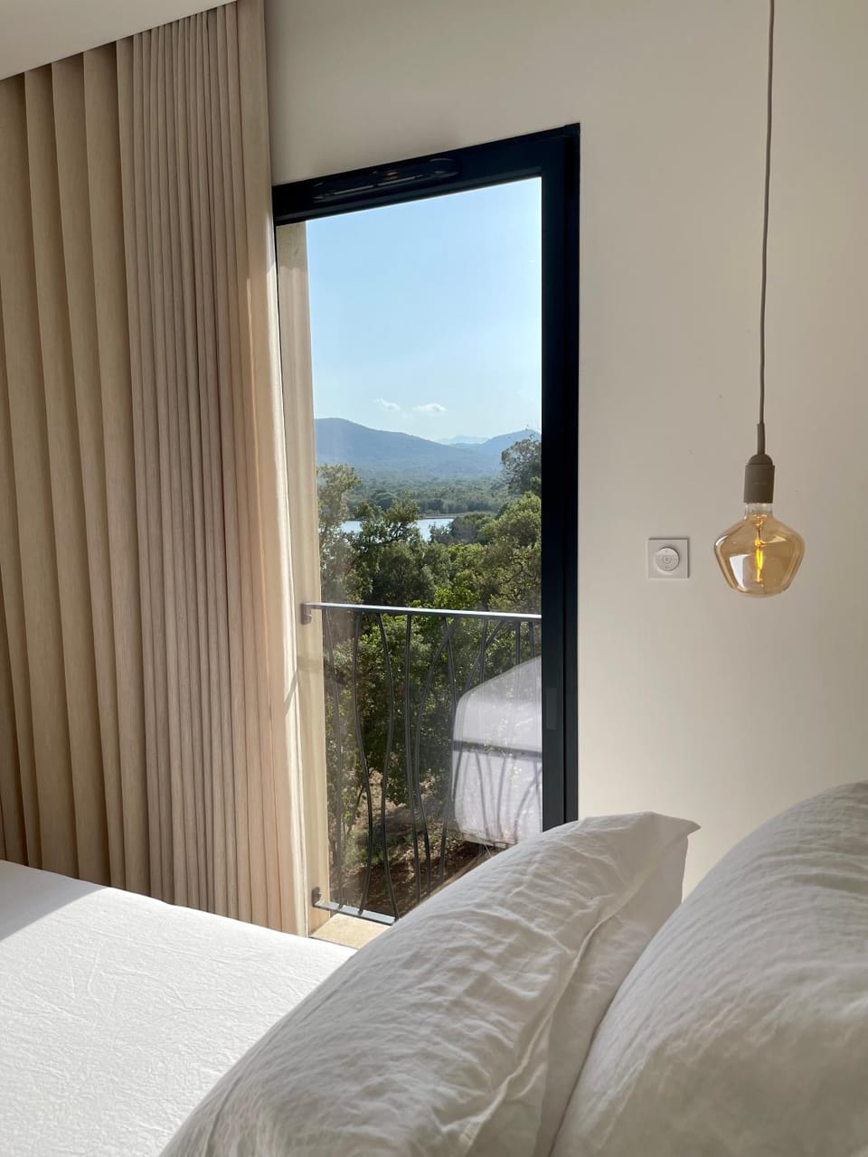 Bed, Bedroom, Mountain view