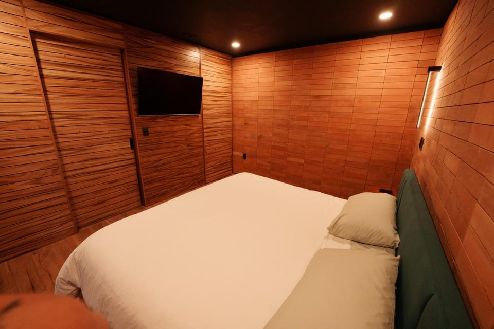 Bed, TV and multimedia, Bedroom, wardrobe