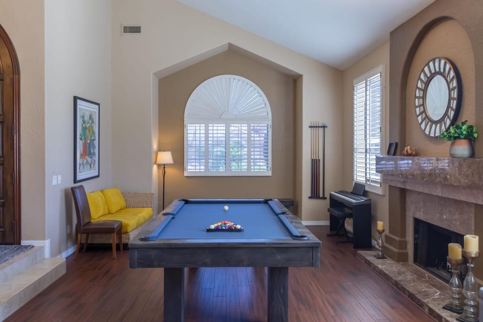 Desert Paradise Pool Spa Pickleball Putt Green House in Phoenix