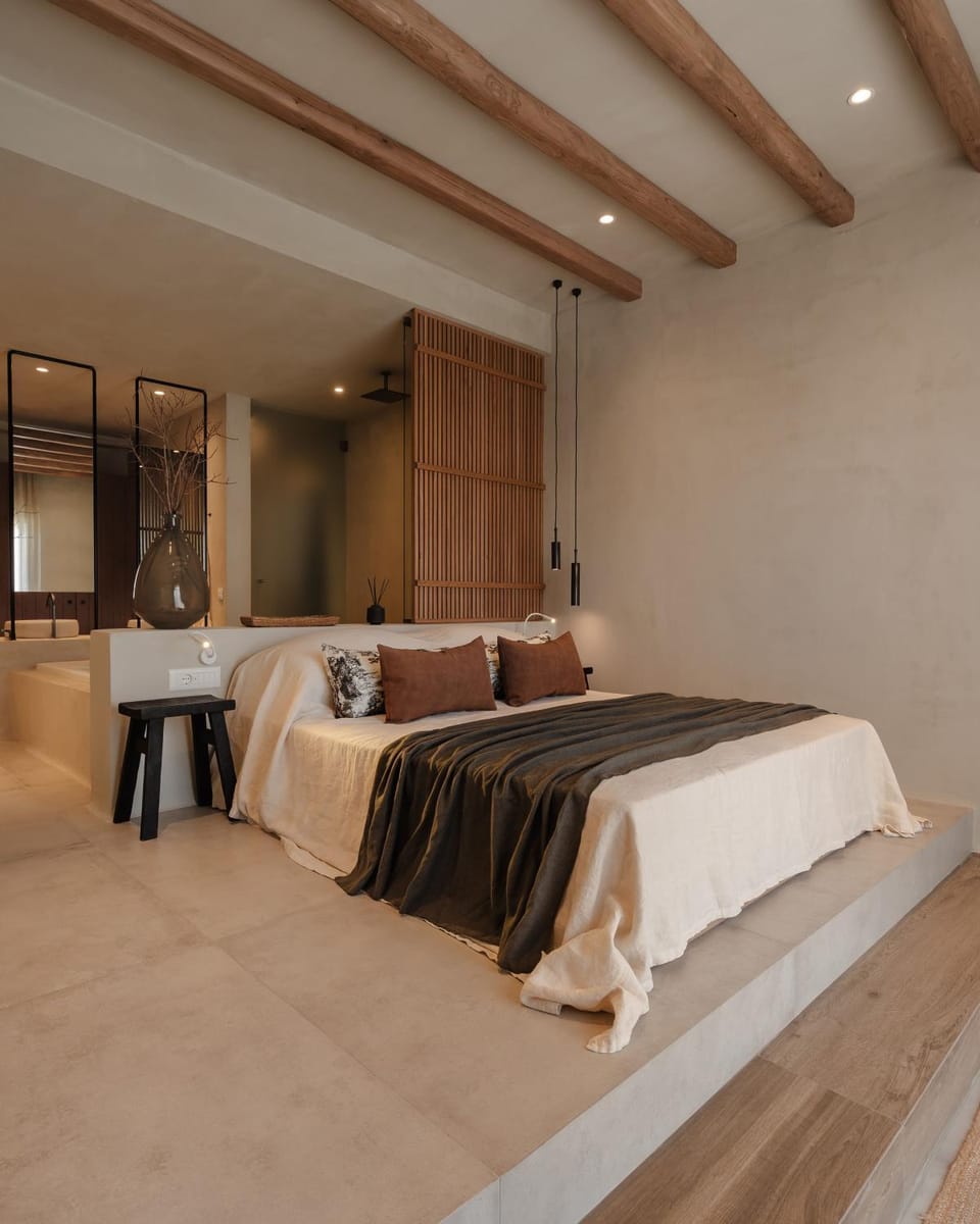 Shower, Bed, Hot Tub, Photo of the whole room, Bedroom