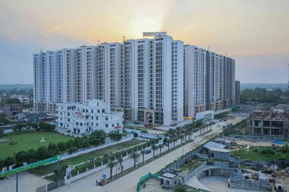 Property building, Street view, Location