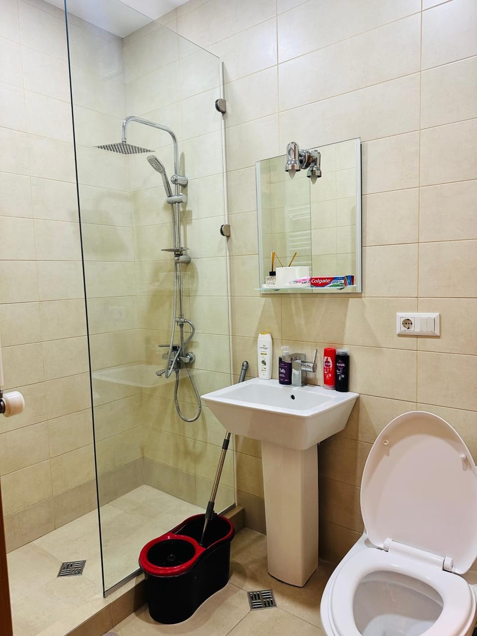 Shower, Toilet, Bathroom, towels