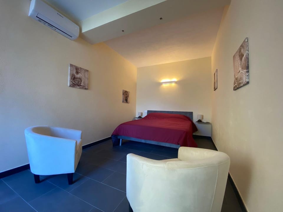 Bed, Photo of the whole room, Bedroom, air conditioner