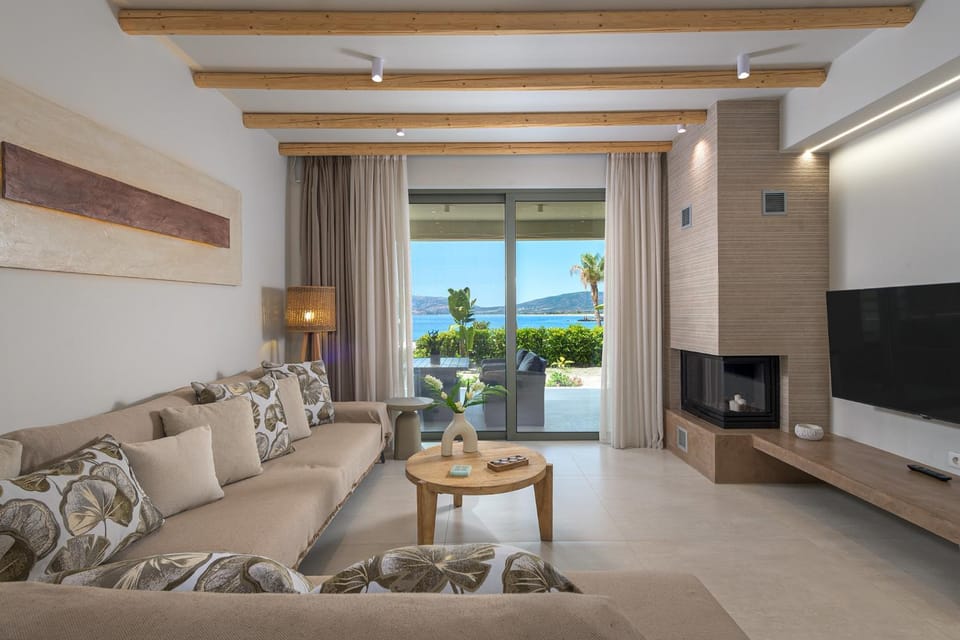 Natural landscape, TV and multimedia, Living room, Seating area, Sea view, fireplace