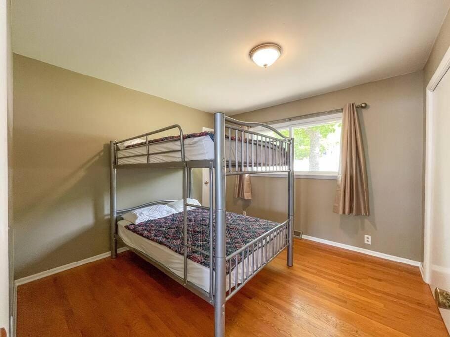 The Point House Sleep 16 House in Village Four Seasons