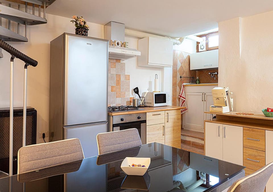 Coffee/tea facilities, Kitchen or kitchenette, Dining area, minibar, pet friendly