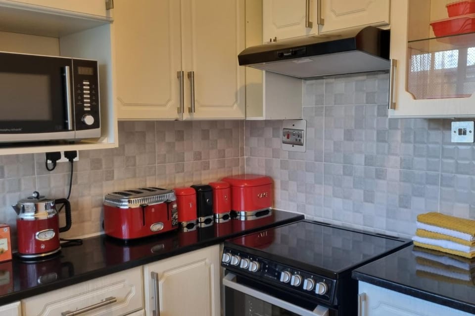 Cottage - Sleeps 4 - Pool - Near Airport House in Harare