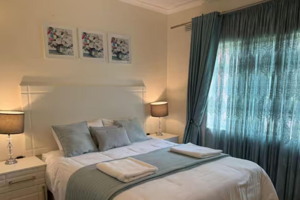 Cottage - Sleeps 4 - Pool - Near Airport House in Harare