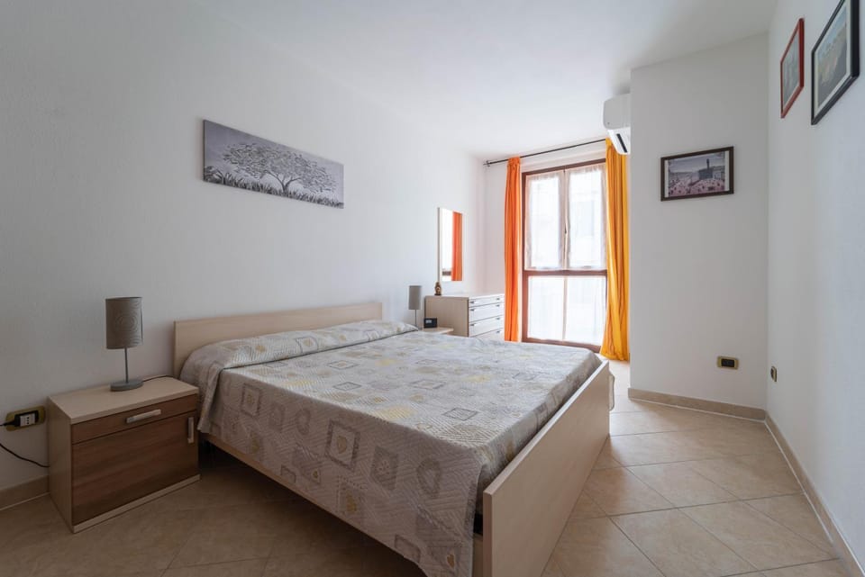 Bed, Photo of the whole room, Bedroom, air conditioner