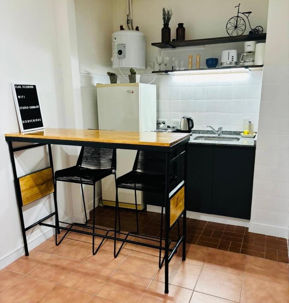 Coffee/tea facilities, Kitchen or kitchenette, Dining area