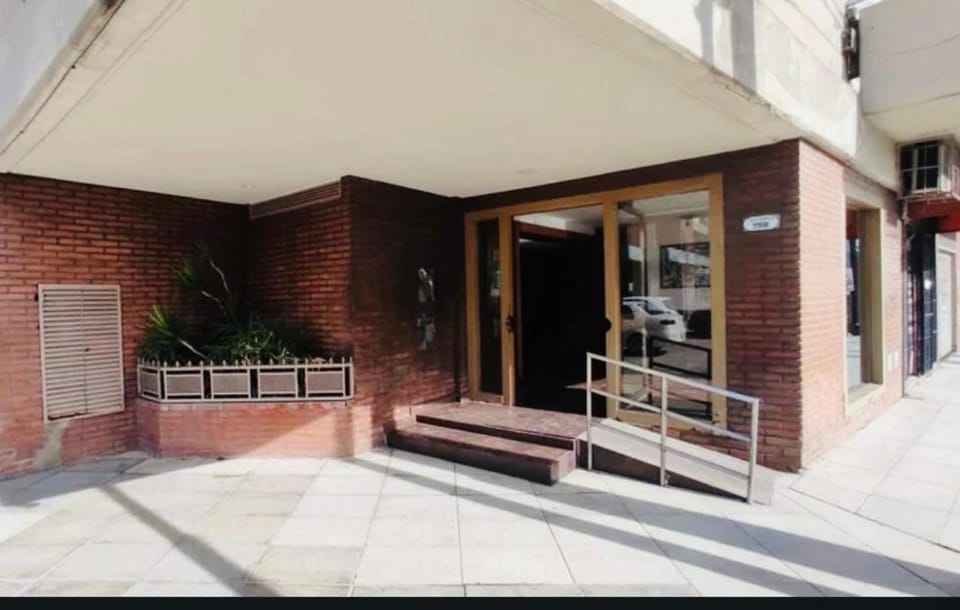 Property building, Facade/entrance, Day