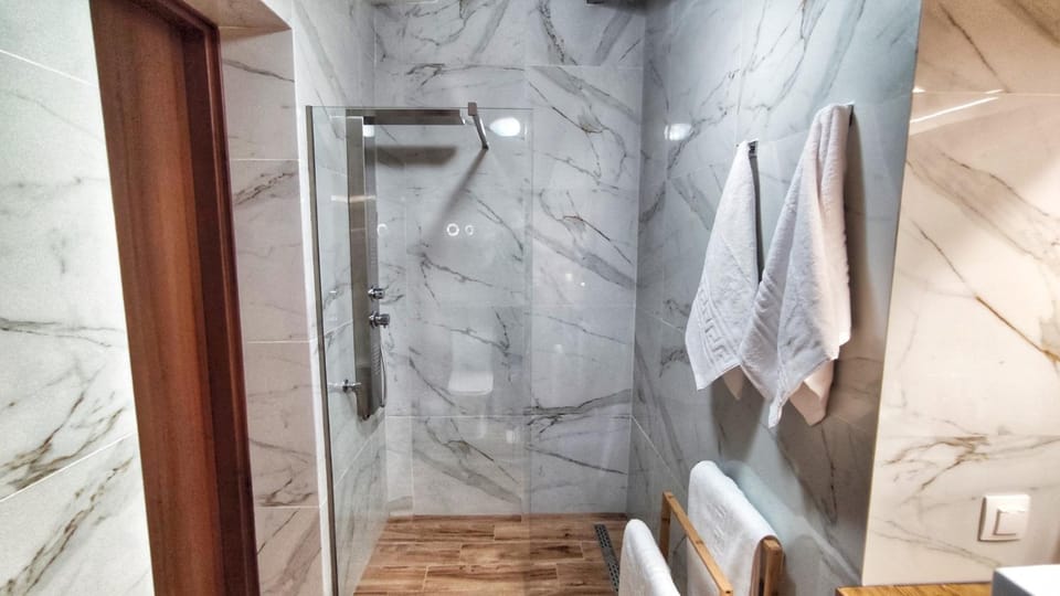 Shower, Bathroom, towels