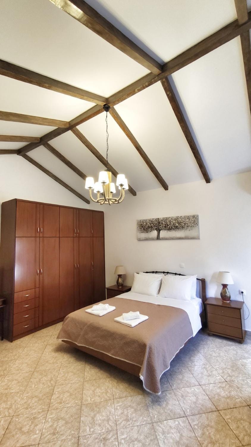 Bed, Photo of the whole room, wardrobe