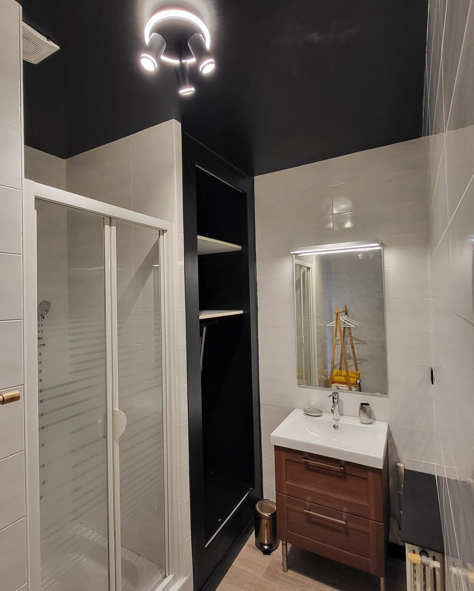 Shower, Bathroom