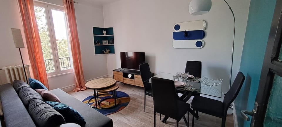 Communal lounge/ TV room, TV and multimedia, Living room, Seating area