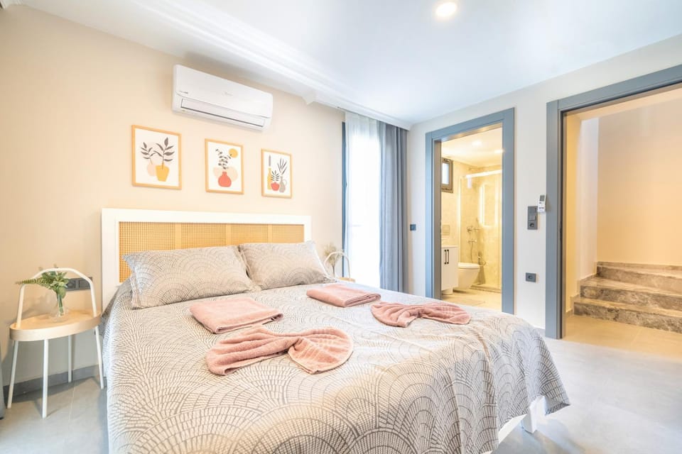 Bed, Photo of the whole room, Bedroom, towels, air conditioner