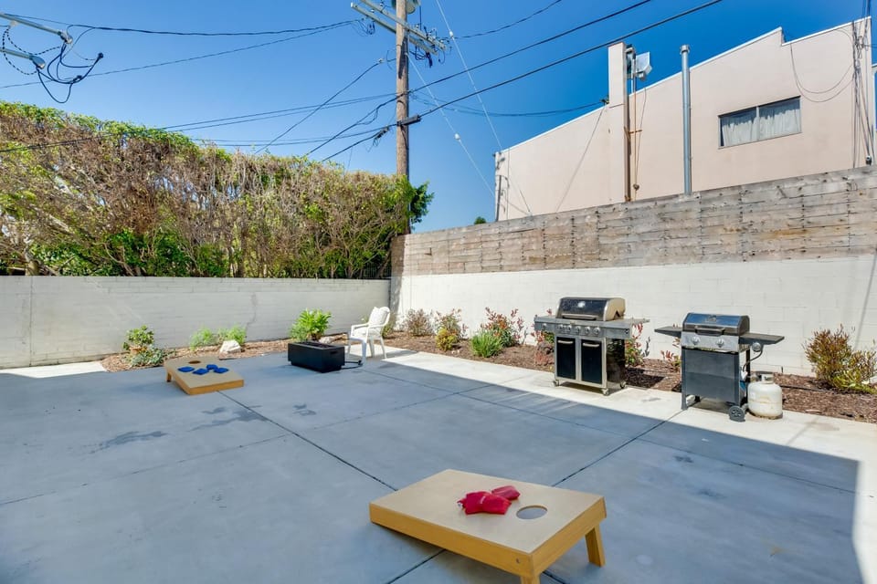 8 Mi to SoFi Stadium: Chic Los Angeles Abode Apartment in Culver City