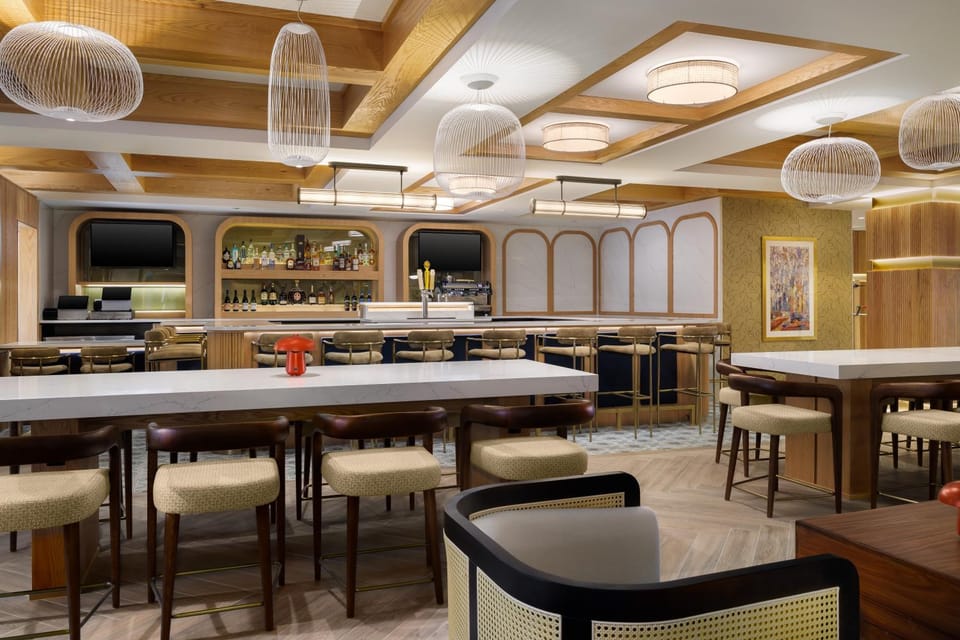 Restaurant/places to eat, Lounge or bar