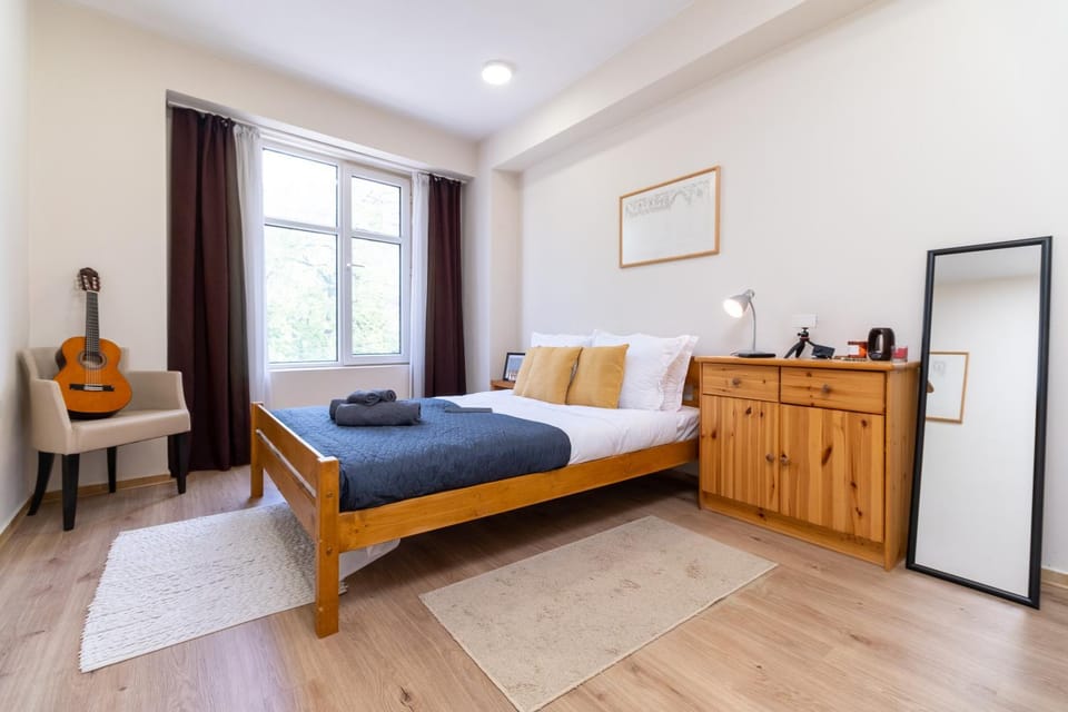 Bed, Photo of the whole room, Seating area, Bedroom, wardrobe