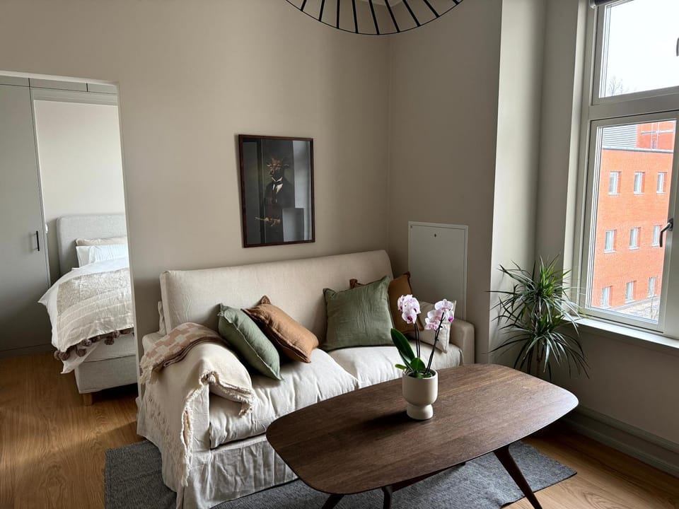 Day, Living room