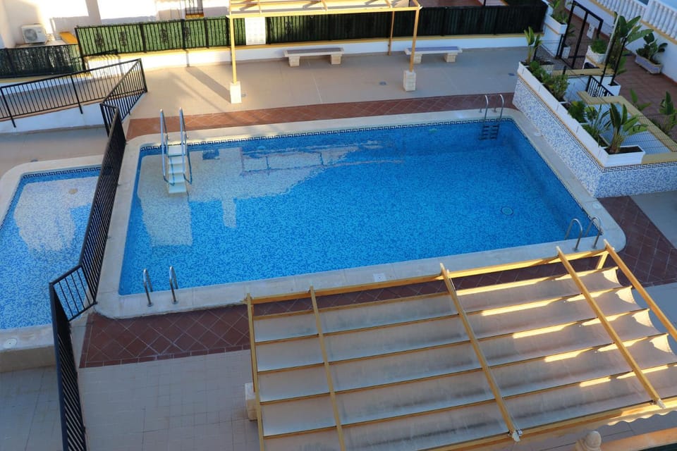 Day, Swimming pool