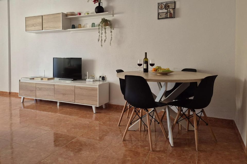 TV and multimedia, Living room, Seating area, Dining area, Evening entertainment
