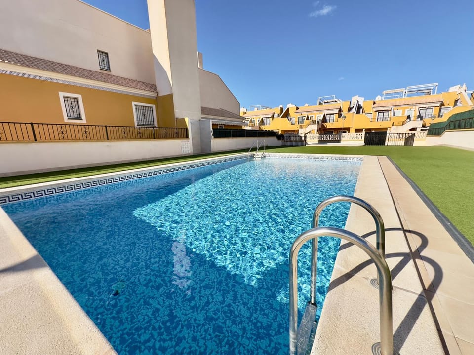 Property building, Day, Swimming pool