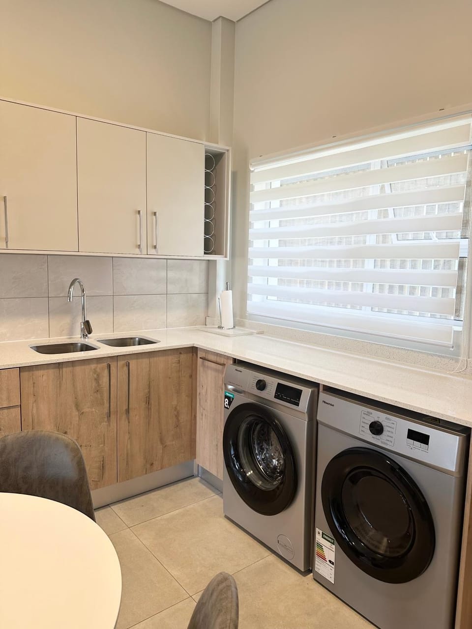 Kitchen or kitchenette, washing machine, dryer