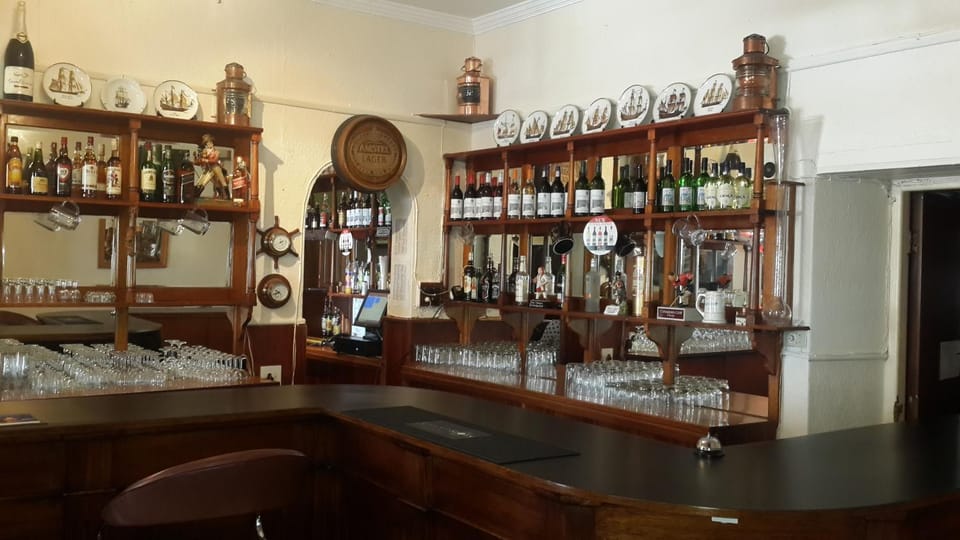 Lounge or bar, Lounge or bar, Drinks, Alcoholic drinks