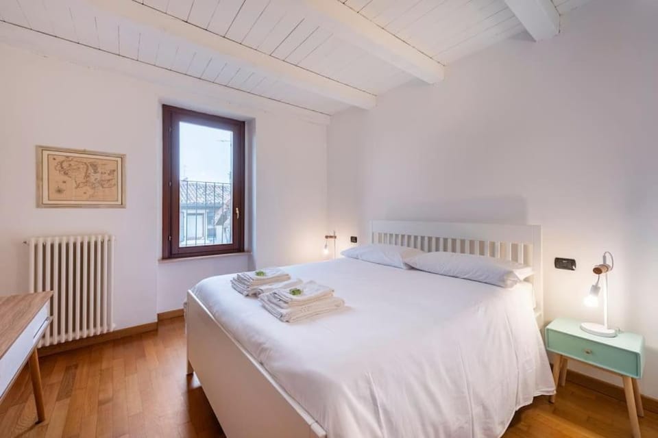 Bed, Photo of the whole room, Bedroom, internet, towels