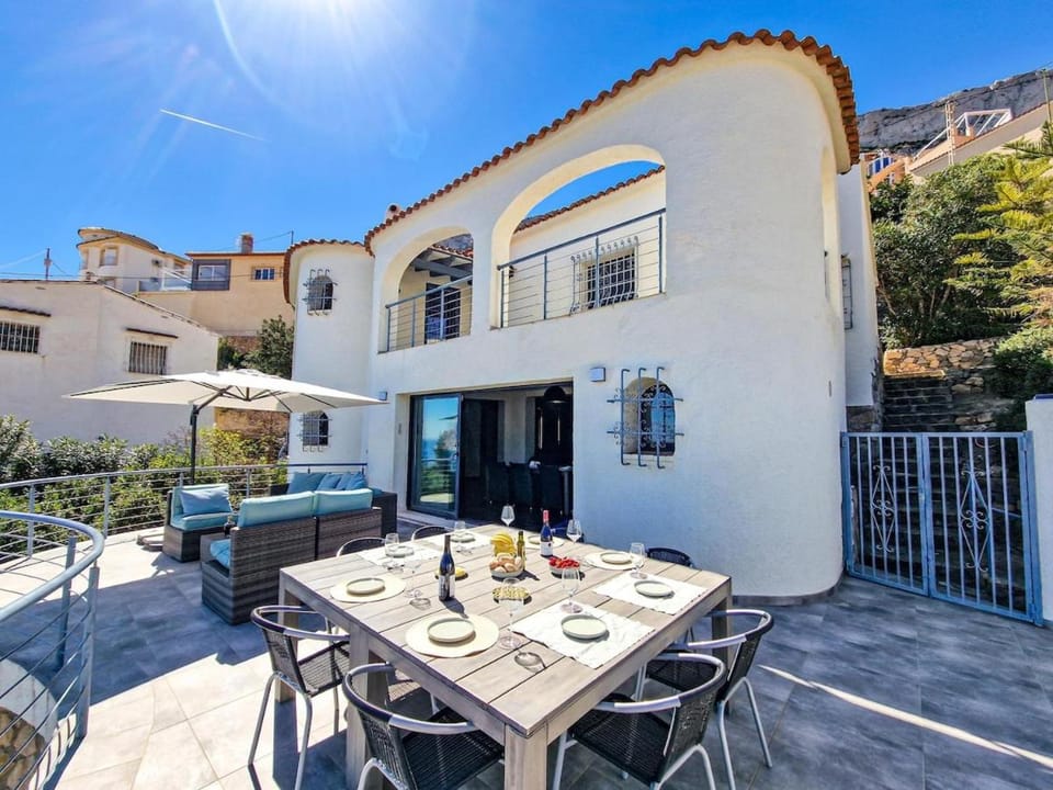 Property building, Patio, Spring, Day, Natural landscape, View (from property/room), Balcony/Terrace, Seating area