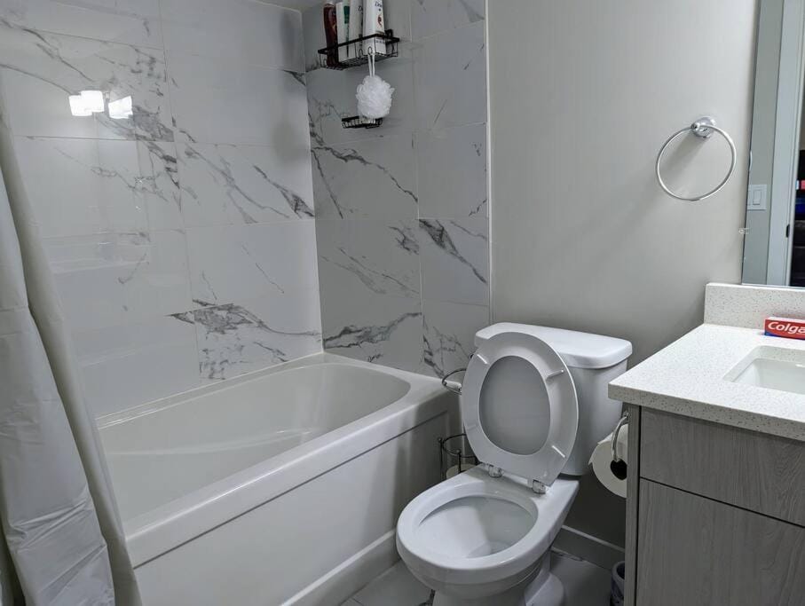 Shower, Toilet, Bathroom, Bath