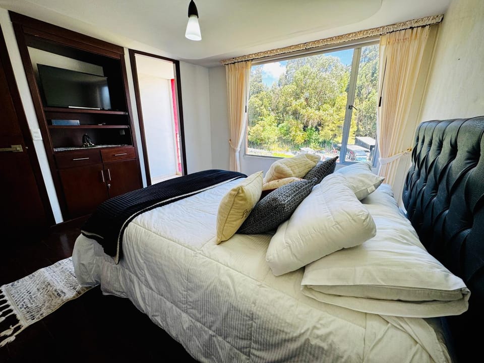 Bed, TV and multimedia, TV and multimedia, View (from property/room), View (from property/room), Balcony/Terrace, Bedroom