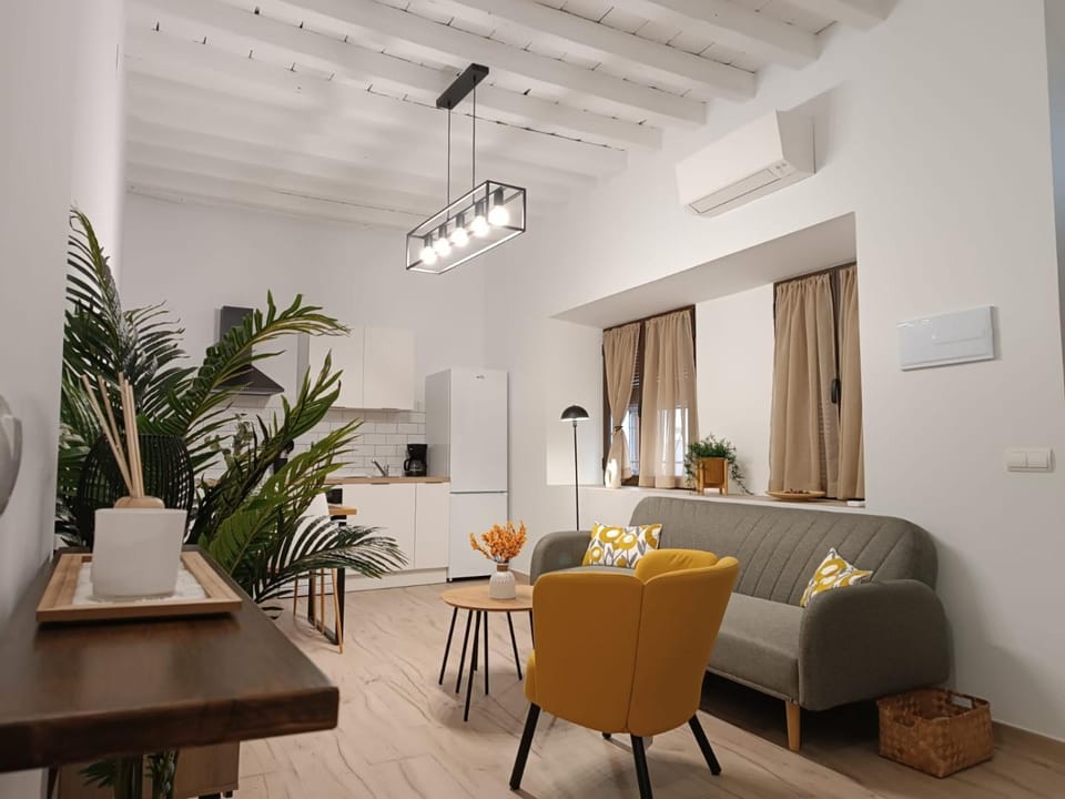 Living room, Seating area, Dining area, air conditioner