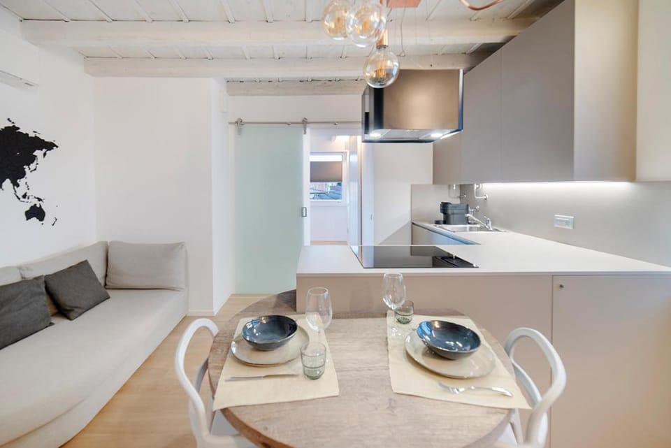 Kitchen or kitchenette, Living room, Seating area, Dining area