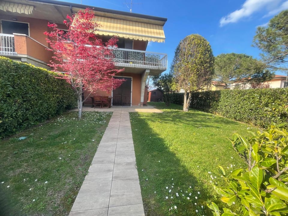 Property building, Facade/entrance, Spring, Day, Garden, Garden view, Garden view
