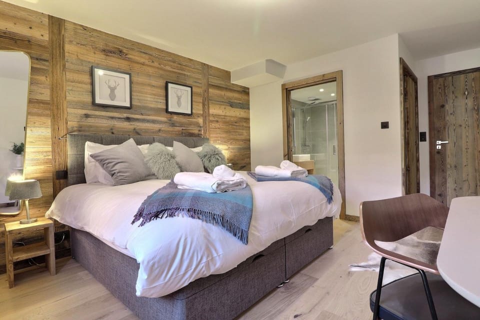Bed, Living room