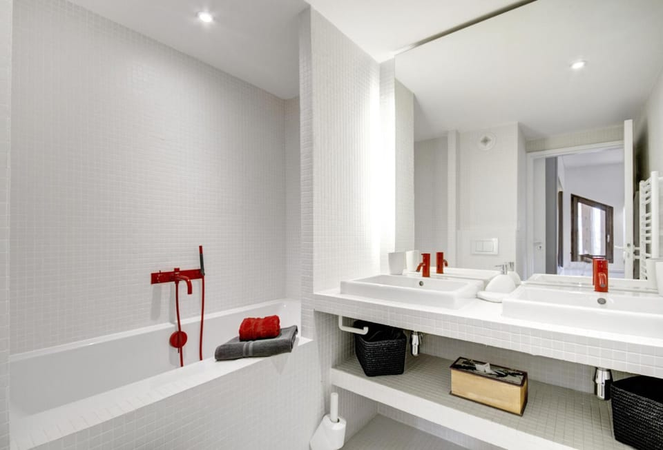 Shower, Bed, Bathroom